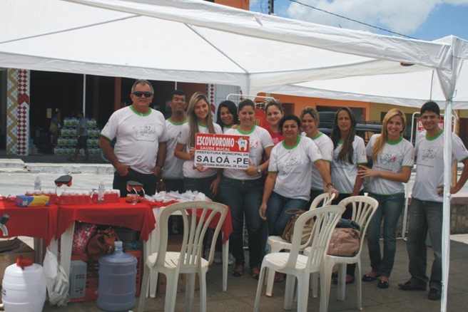 Equipe de odontólogos do CEO